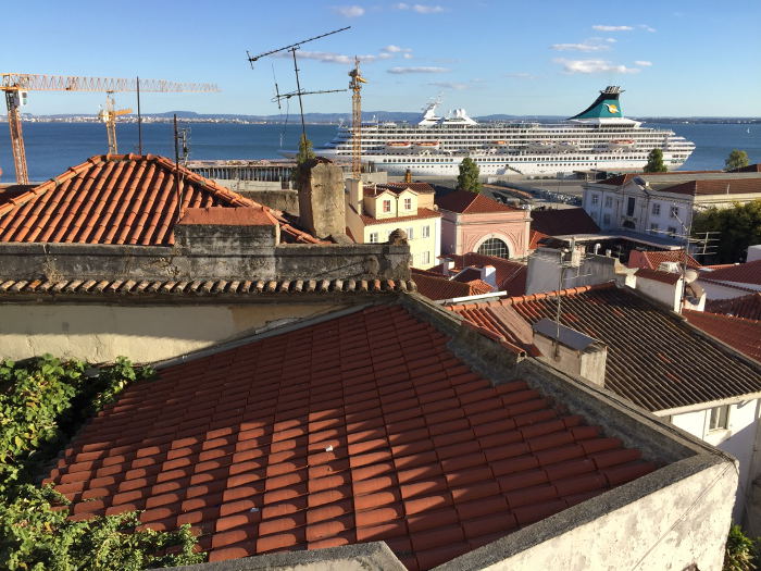 Miradouro de Santo Estevão - Edifício para reabilitação e arrendamento curta duração. Em desenvolvimento, bairro da Alfama, Lisboa - Portugal