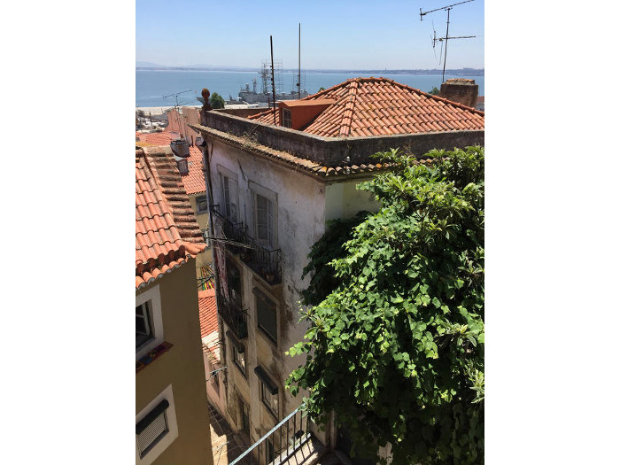 Miradouro de Santo Estevão - Edifício para reabilitação e arrendamento curta duração. Em desenvolvimento, bairro da Alfama, Lisboa - Portugal